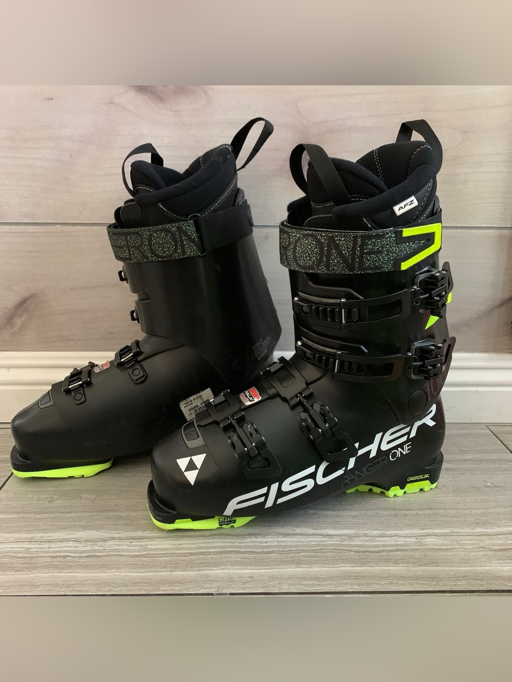 Fischer Ranger One Vacuum 100 Full Walk Ski Boots Black US 10.5 / 28.5 Green